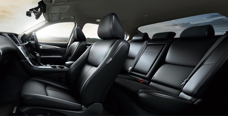 Интерьер Nissan Skyline Hybrid (V37) 2017 года  (фото 14 из 15)